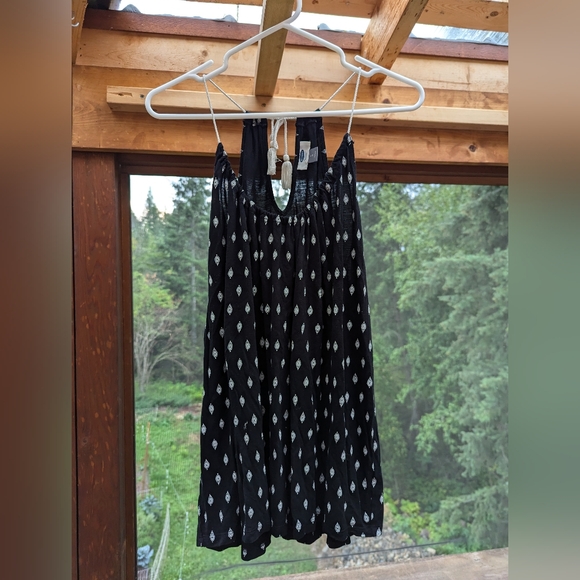 Black and white halter top - Picture 1 of 3